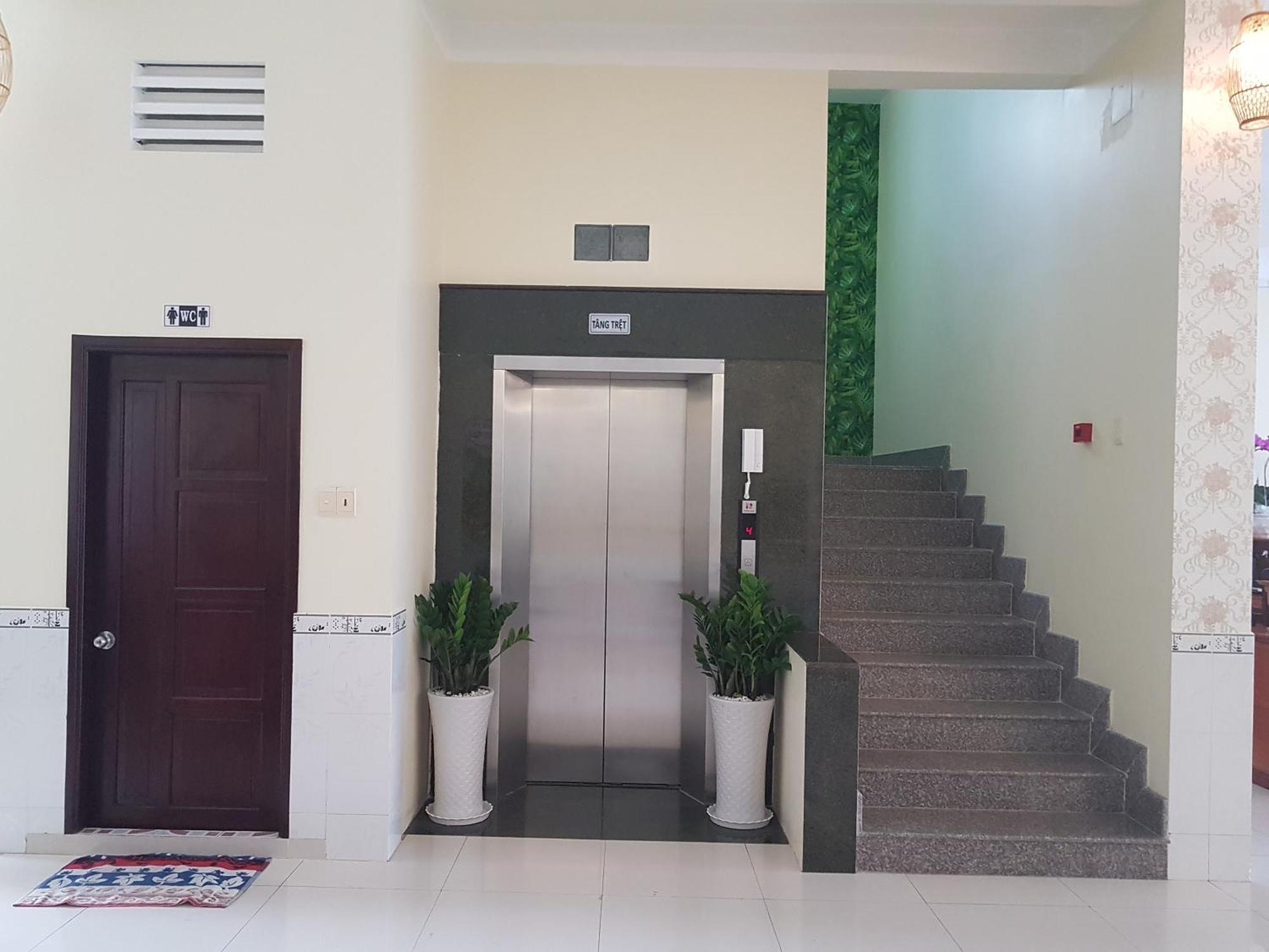 Hostel Dang Loi ホステルダンロイ Chau Doc Dış mekan fotoğraf