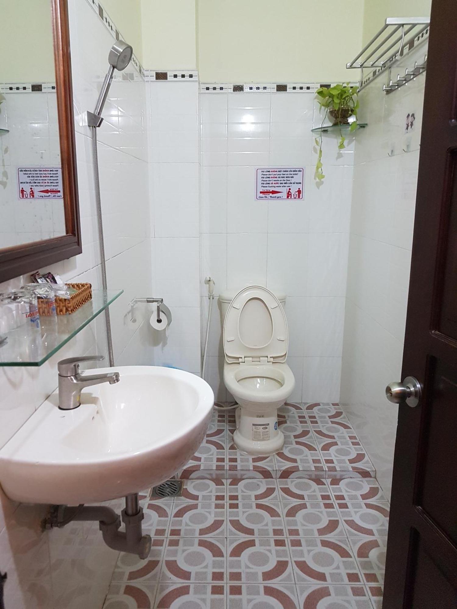 Hostel Dang Loi ホステルダンロイ Chau Doc Dış mekan fotoğraf