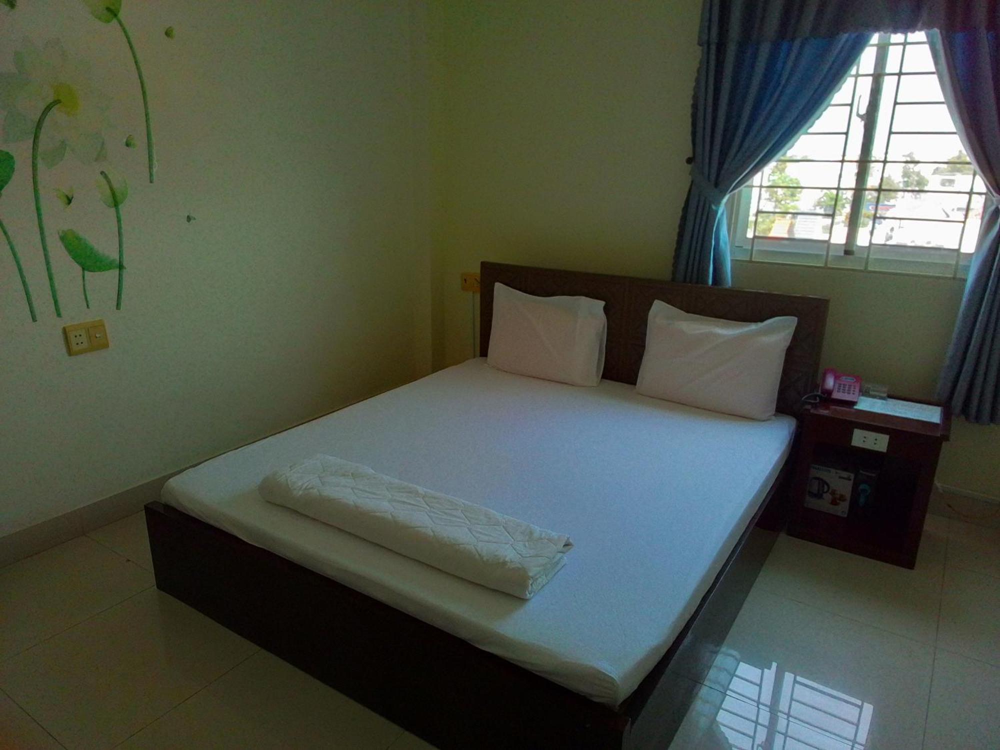 Hostel Dang Loi ホステルダンロイ Chau Doc Dış mekan fotoğraf