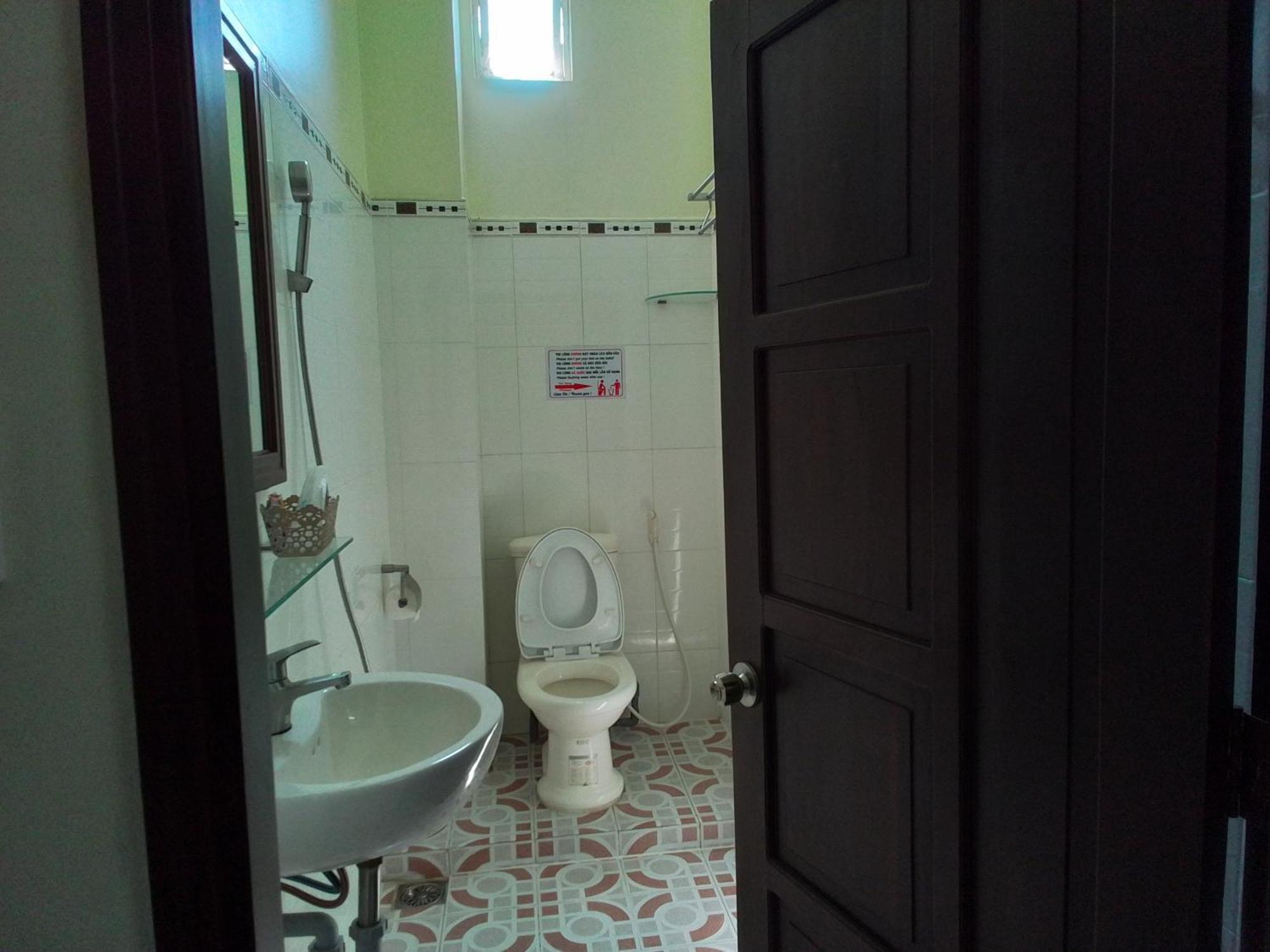 Hostel Dang Loi ホステルダンロイ Chau Doc Dış mekan fotoğraf