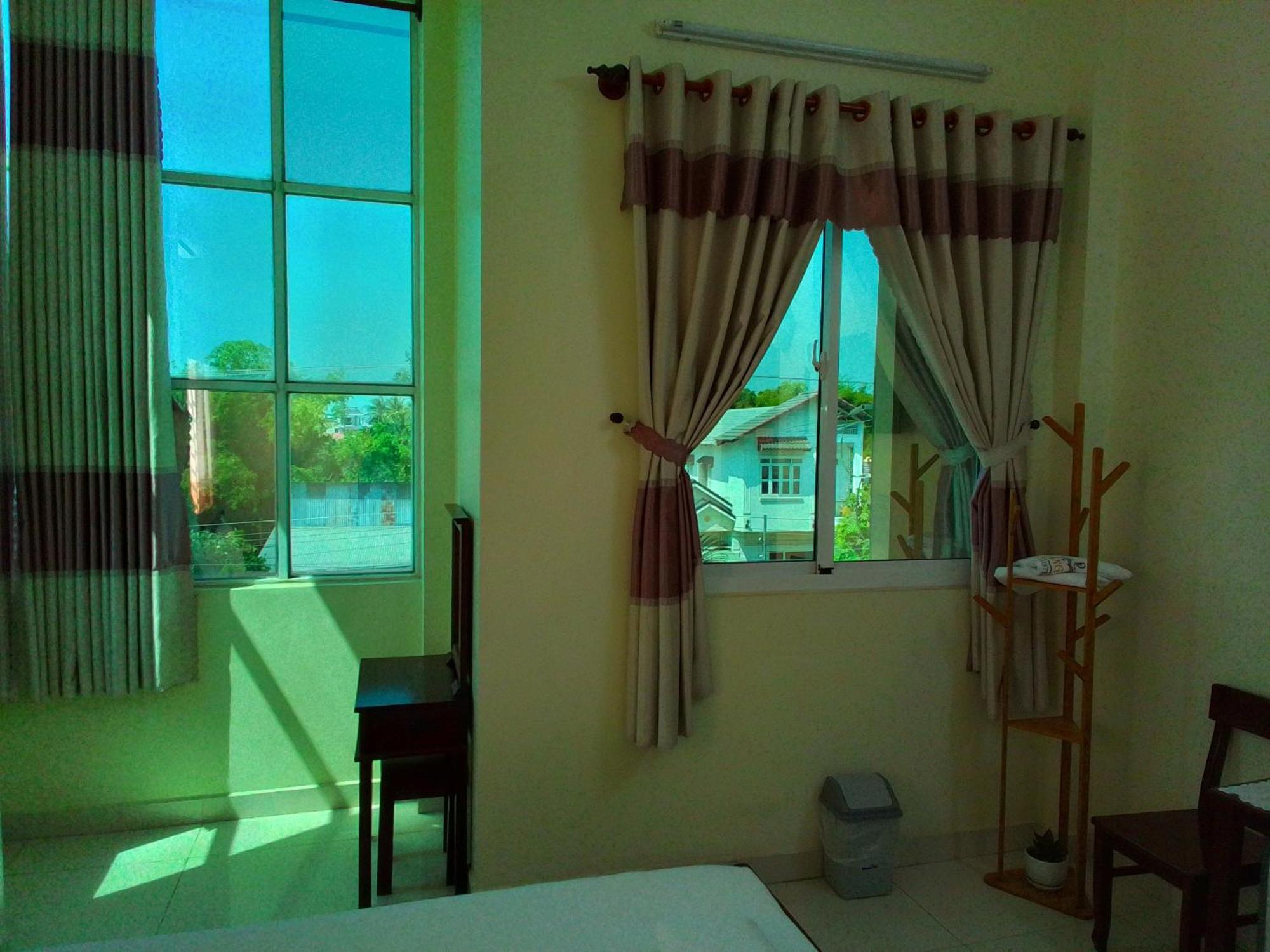 Hostel Dang Loi ホステルダンロイ Chau Doc Dış mekan fotoğraf