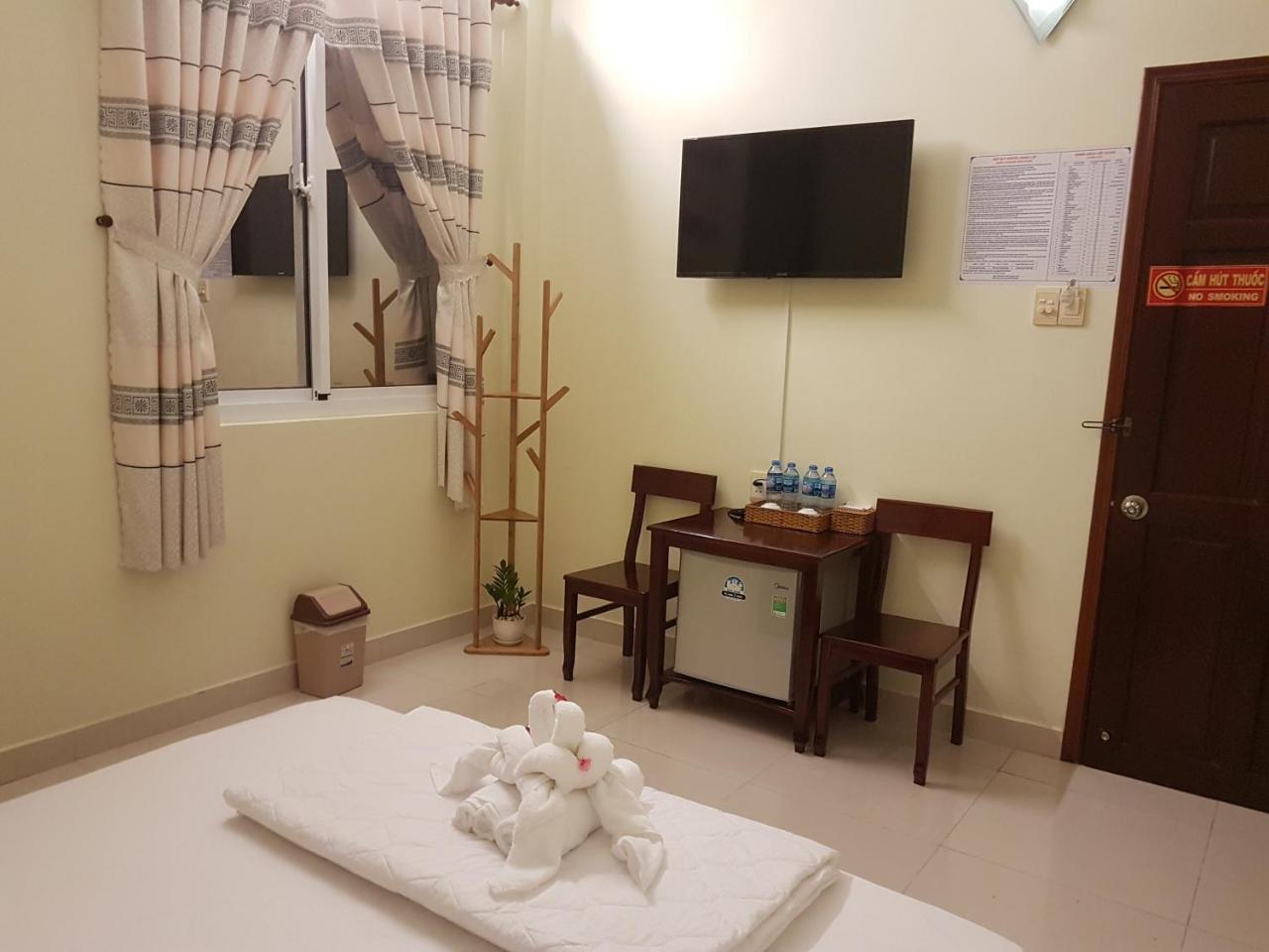 Hostel Dang Loi ホステルダンロイ Chau Doc Dış mekan fotoğraf