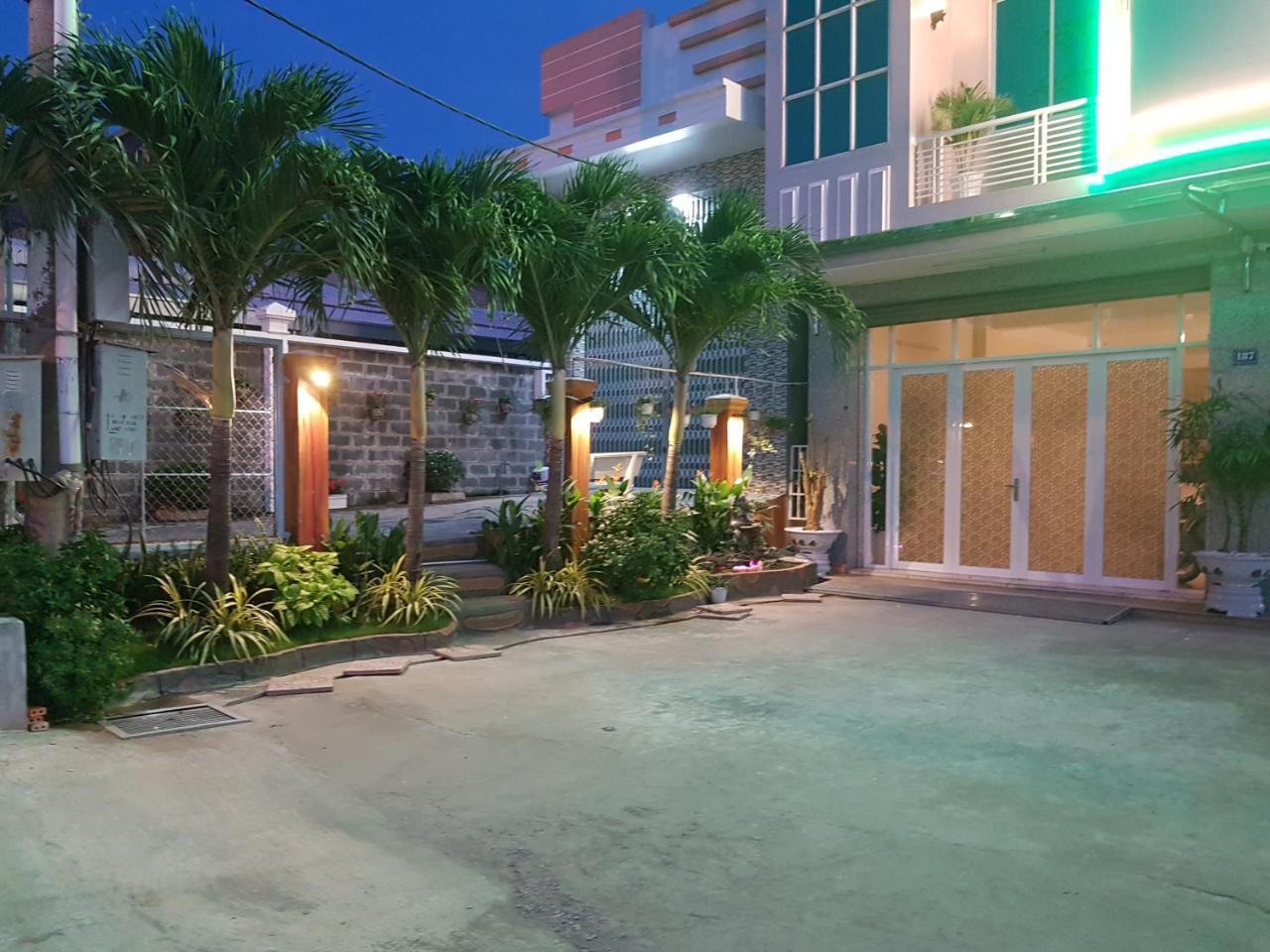 Hostel Dang Loi ホステルダンロイ Chau Doc Dış mekan fotoğraf