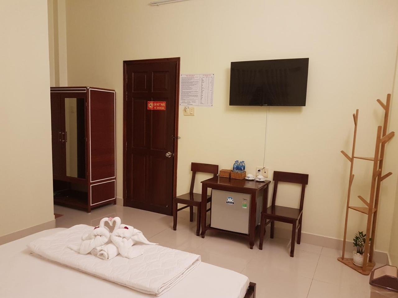 Hostel Dang Loi ホステルダンロイ Chau Doc Dış mekan fotoğraf