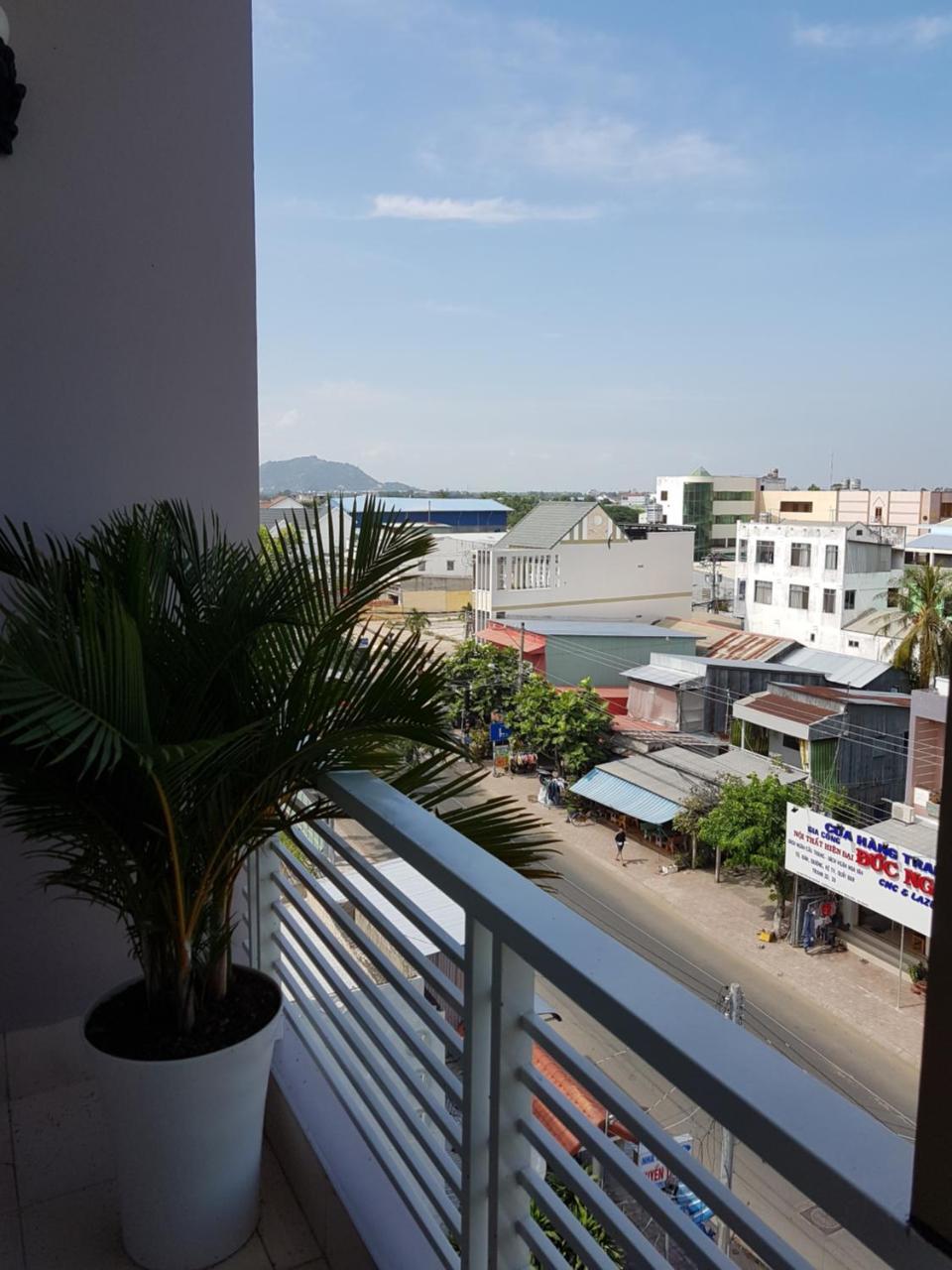 Hostel Dang Loi ホステルダンロイ Chau Doc Dış mekan fotoğraf