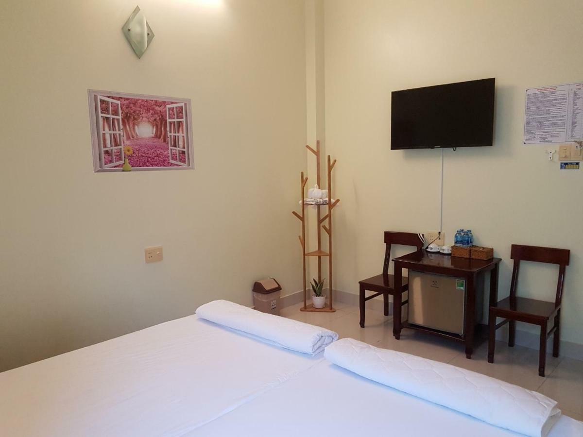 Hostel Dang Loi ホステルダンロイ Chau Doc Dış mekan fotoğraf