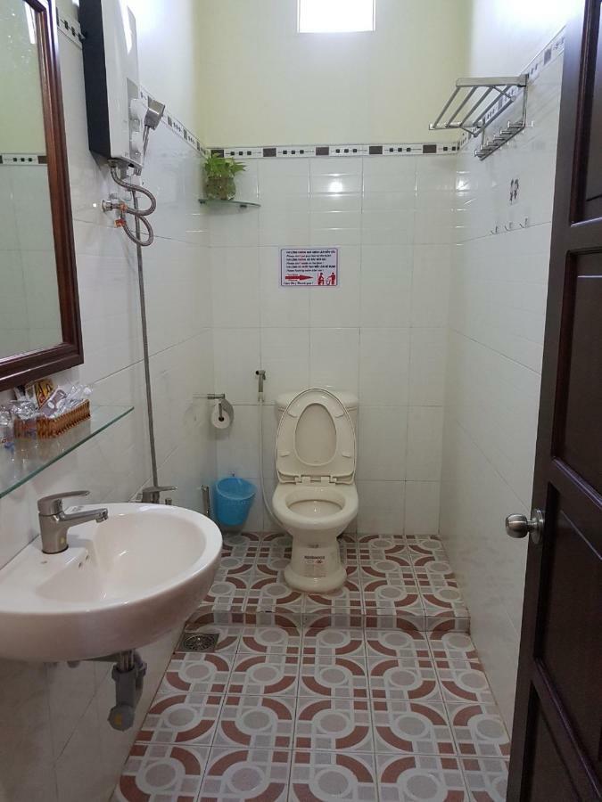 Hostel Dang Loi ホステルダンロイ Chau Doc Dış mekan fotoğraf