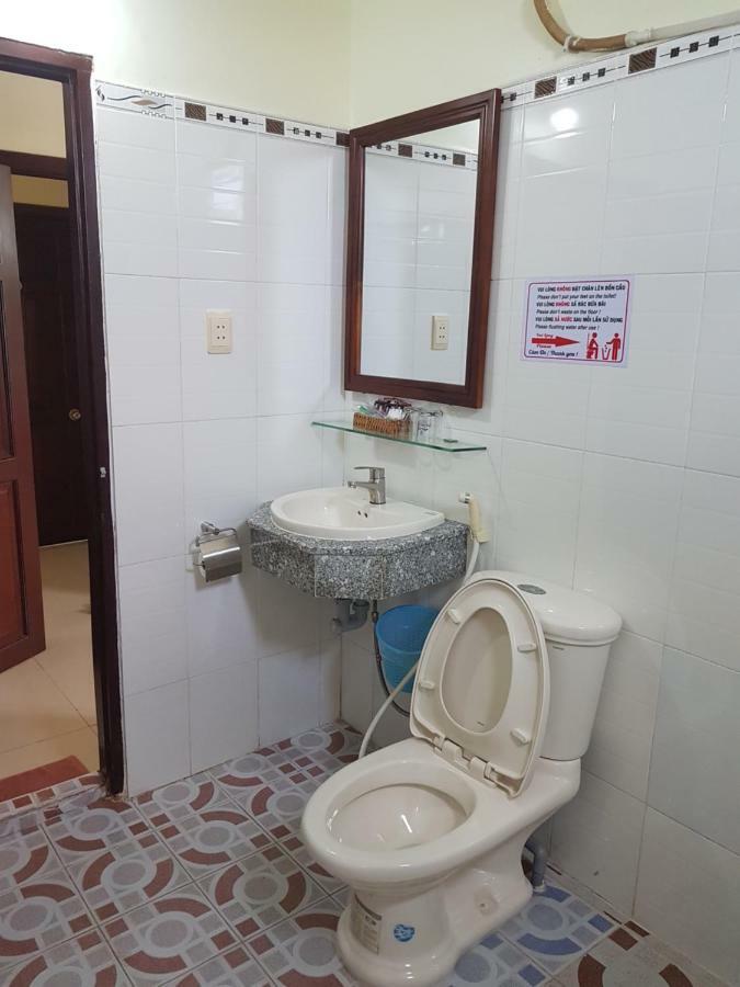 Hostel Dang Loi ホステルダンロイ Chau Doc Dış mekan fotoğraf